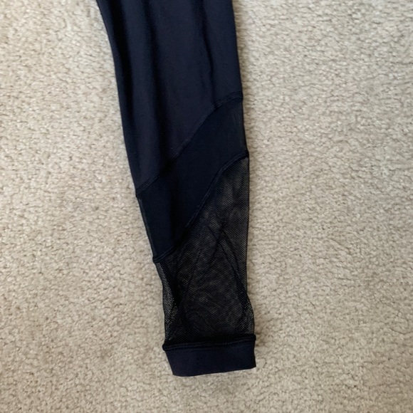 Lululemon size 6 pants see through mesh - Picture 3 of 9